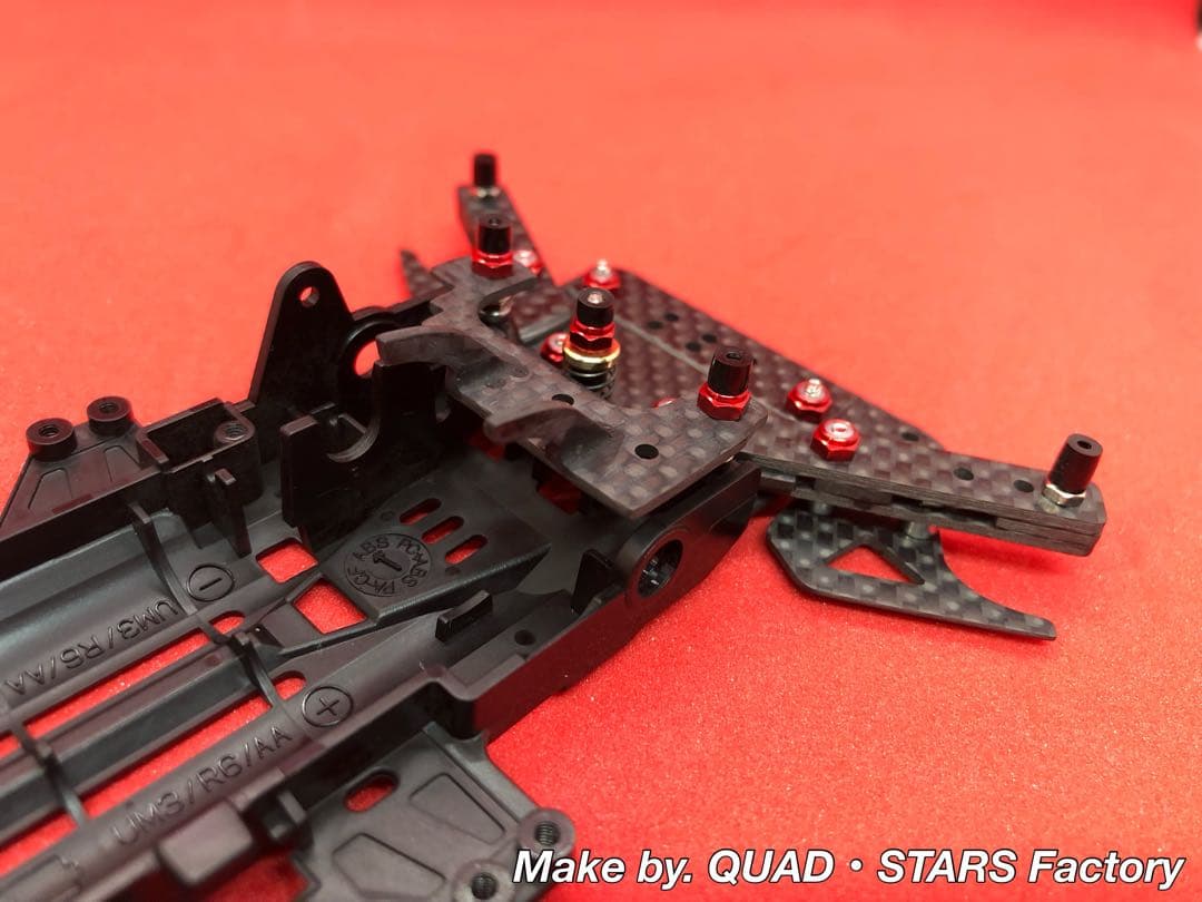 【ミニ四駆・VZ用】１軸リヤアンカー＋モーター押さえ　ブラックアウト／カーボン