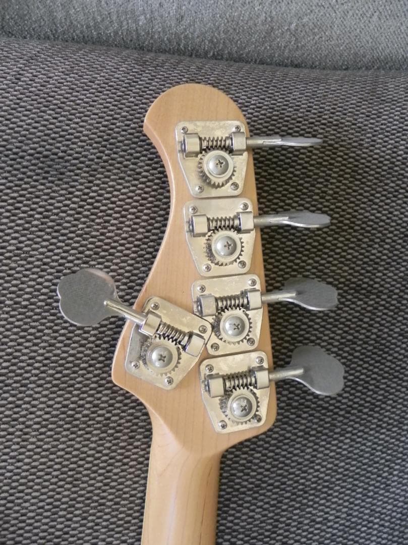 ５弦エレキベース　Bacchusバッカス Hand Craftedシリーズ