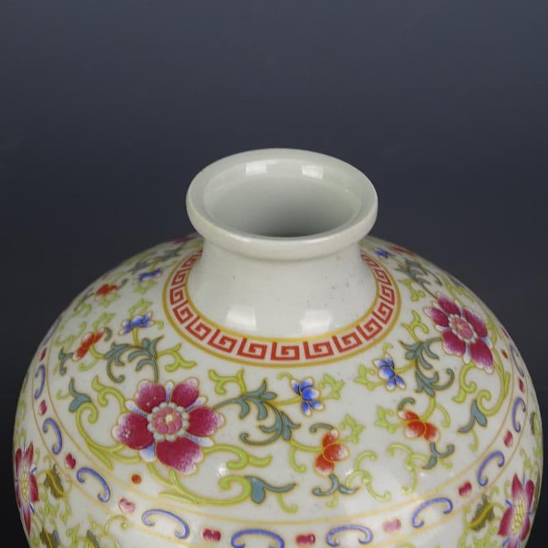 清康熙青釉粉彩タンカ紋梅瓶 景徳鎮 陶磁器 装飾品 現代工芸品 美術品 置物