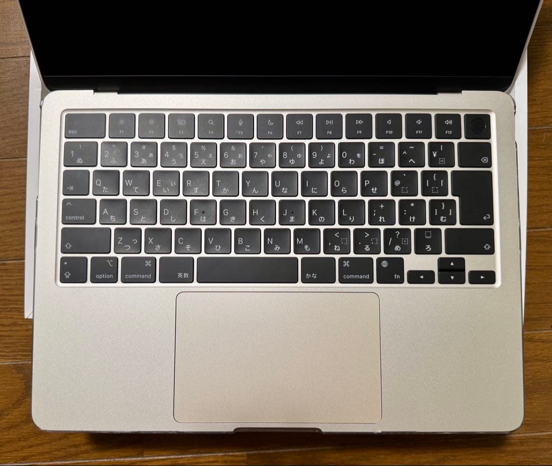 はなMacBook Air M2 13インチ　スターライト　ケース付き