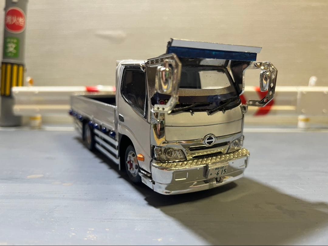 楽プラ　デュトロ　プラモデル　完成品