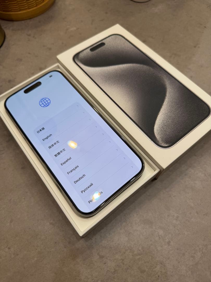 iPhone 15 Pro 256GB ホワイトチタニウム　本体　美品です！