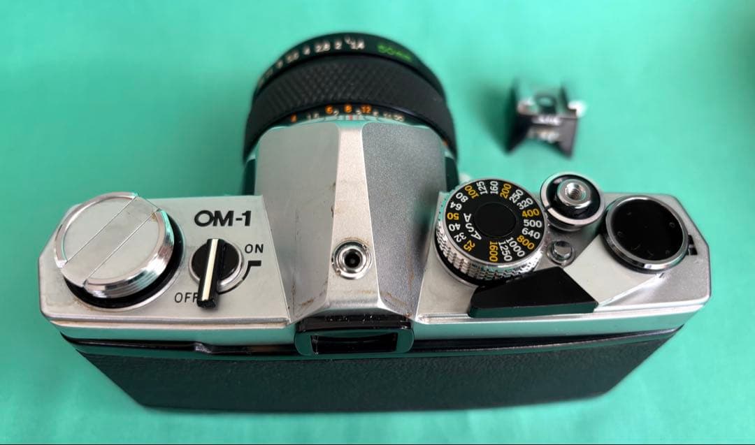 ★ OLYMPUS OM-1 (革ケース付) + ★ 標準50mm F1.4