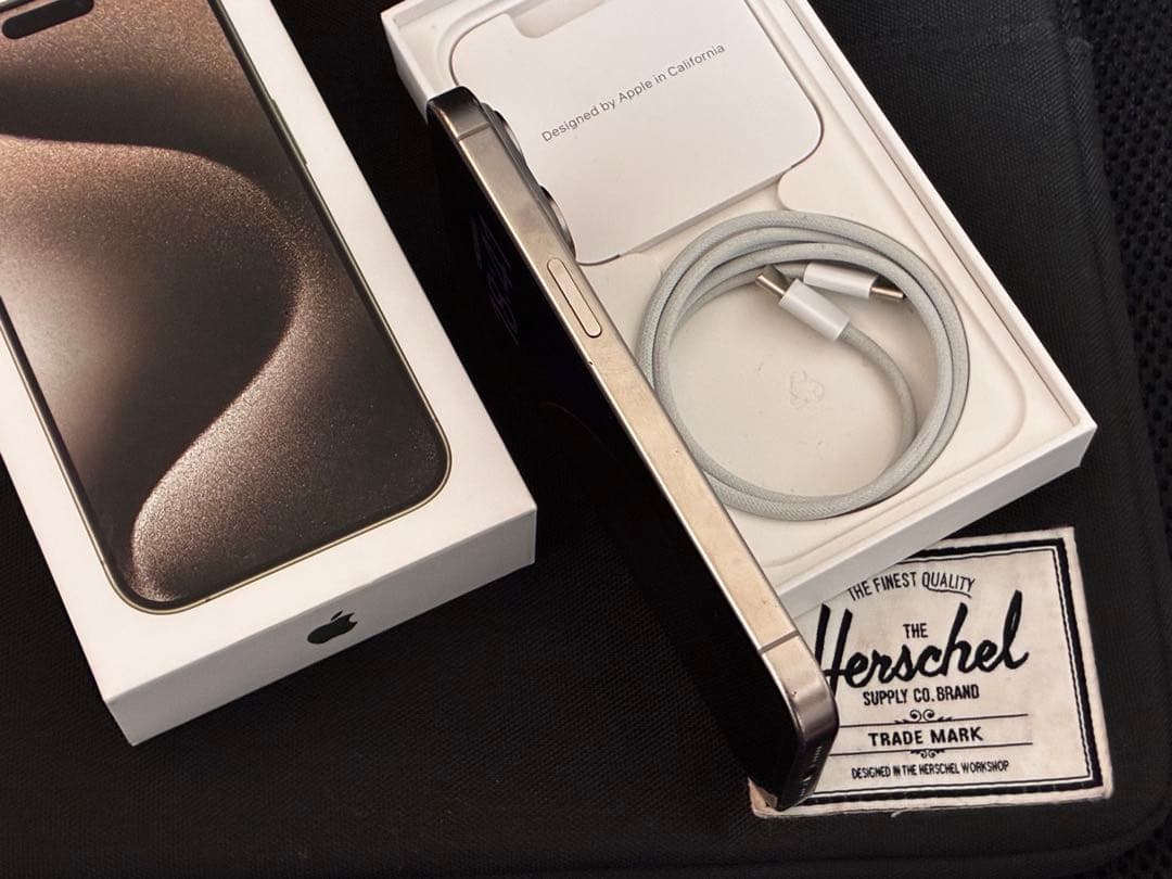 Apple iPhone 15 Pro ナチュラルチタニウム バッテリー87%