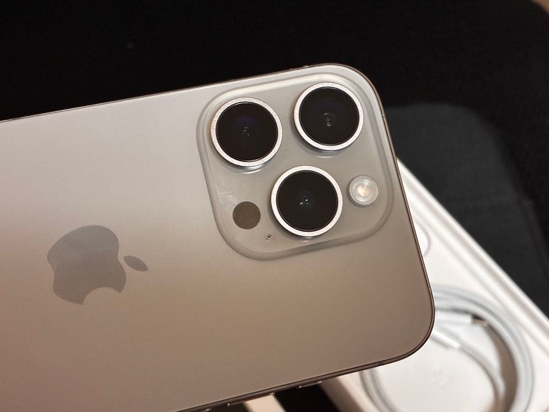 Apple iPhone 15 Pro ナチュラルチタニウム バッテリー87%