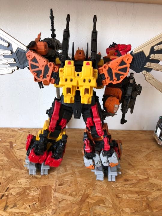 MMC製 トランスフォーマー似　 プレダキング