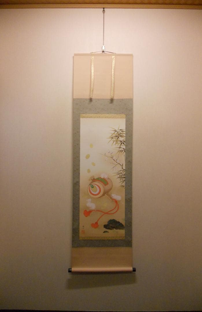 掛け軸 鵜飼雄平 来福小槌開運図 絹本 希少 軸装 茶道具 掛軸 美品 です。