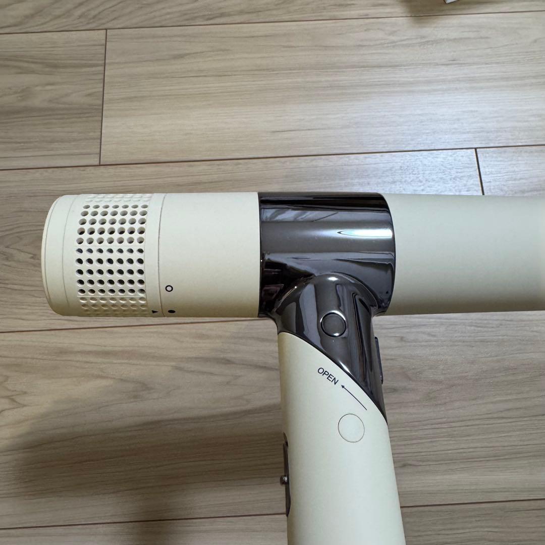 【美品】絹女 ヘアドライヤー ホワイト