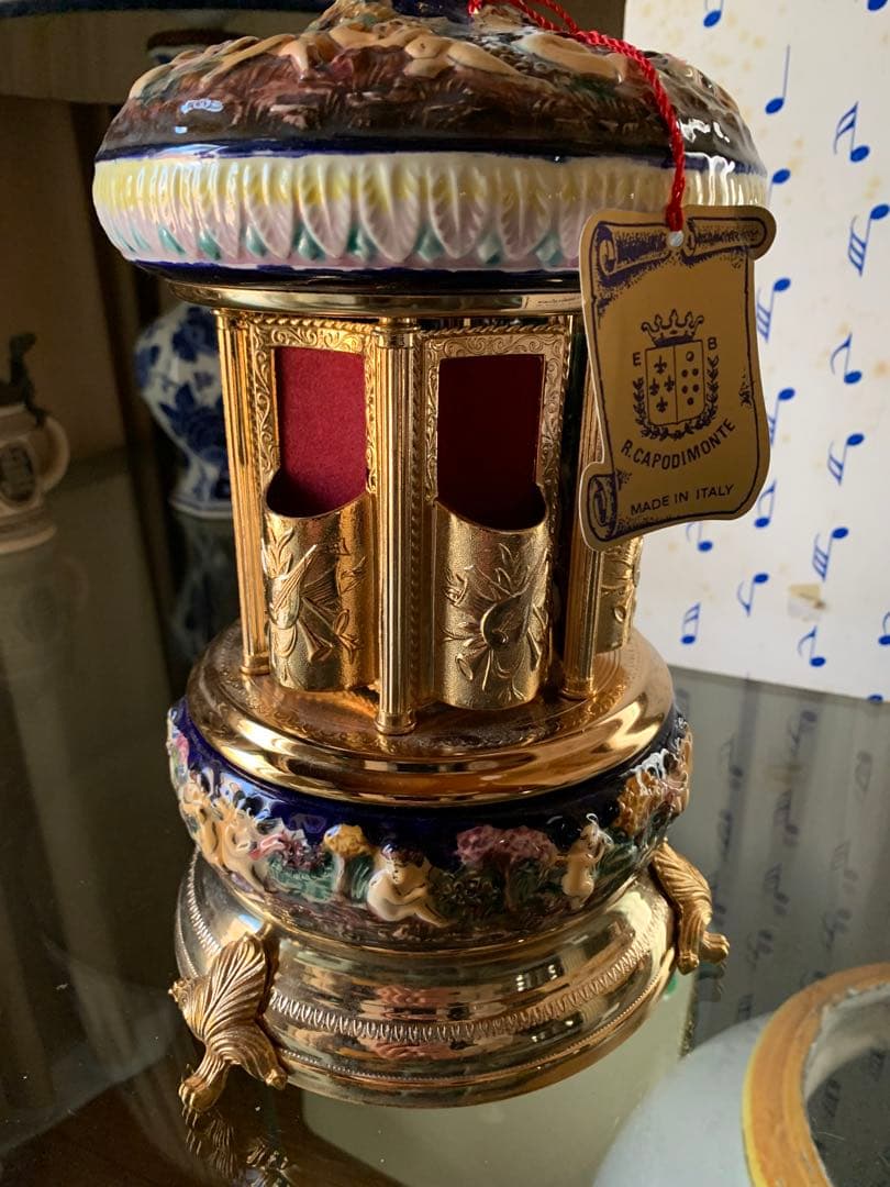 イタリアビンテージ　リュージュカポテモンテ陶器シュガーオルゴール