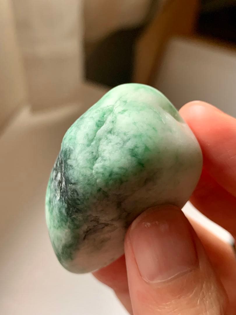 糸魚川ひすい極上の海石　圧砕ろうかん　原石　翡翠　鉱物標本　コン沢　水石　根付