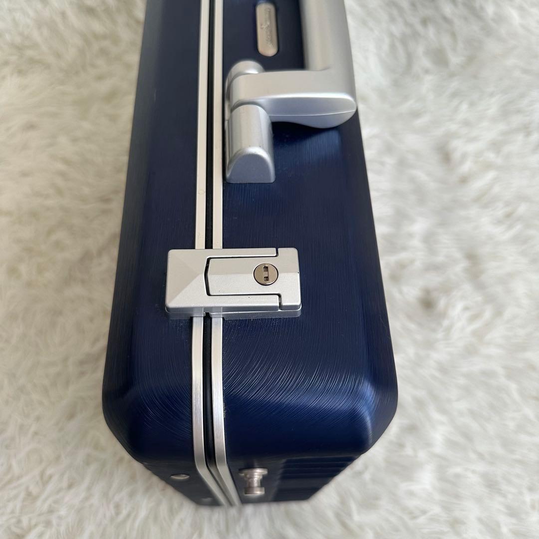 【最終価格美品】レジェンドウォーカーアタッシュケース6604-42ネイビー鍵付