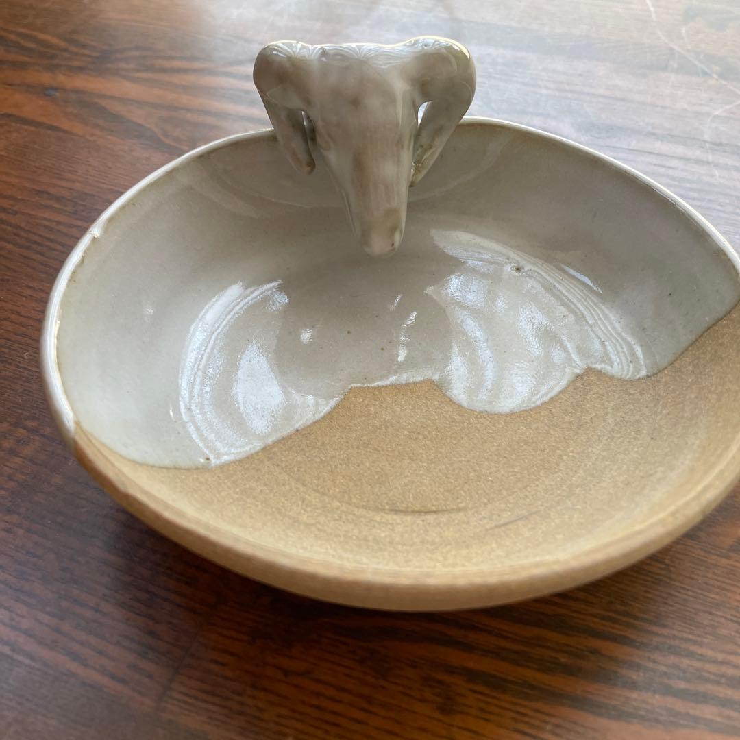 鉢　皿　器　直径約14㌢　未