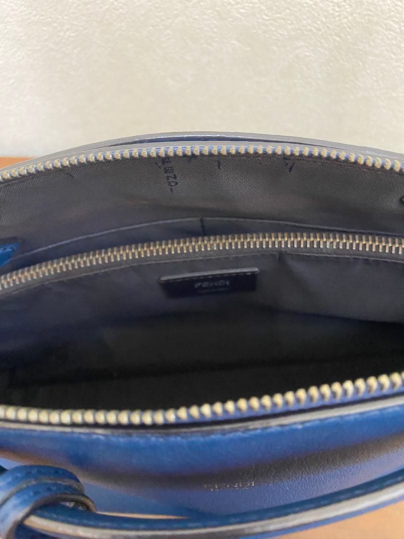 フェンディ　バイザウェイ　ミディアム　ブルー　青色