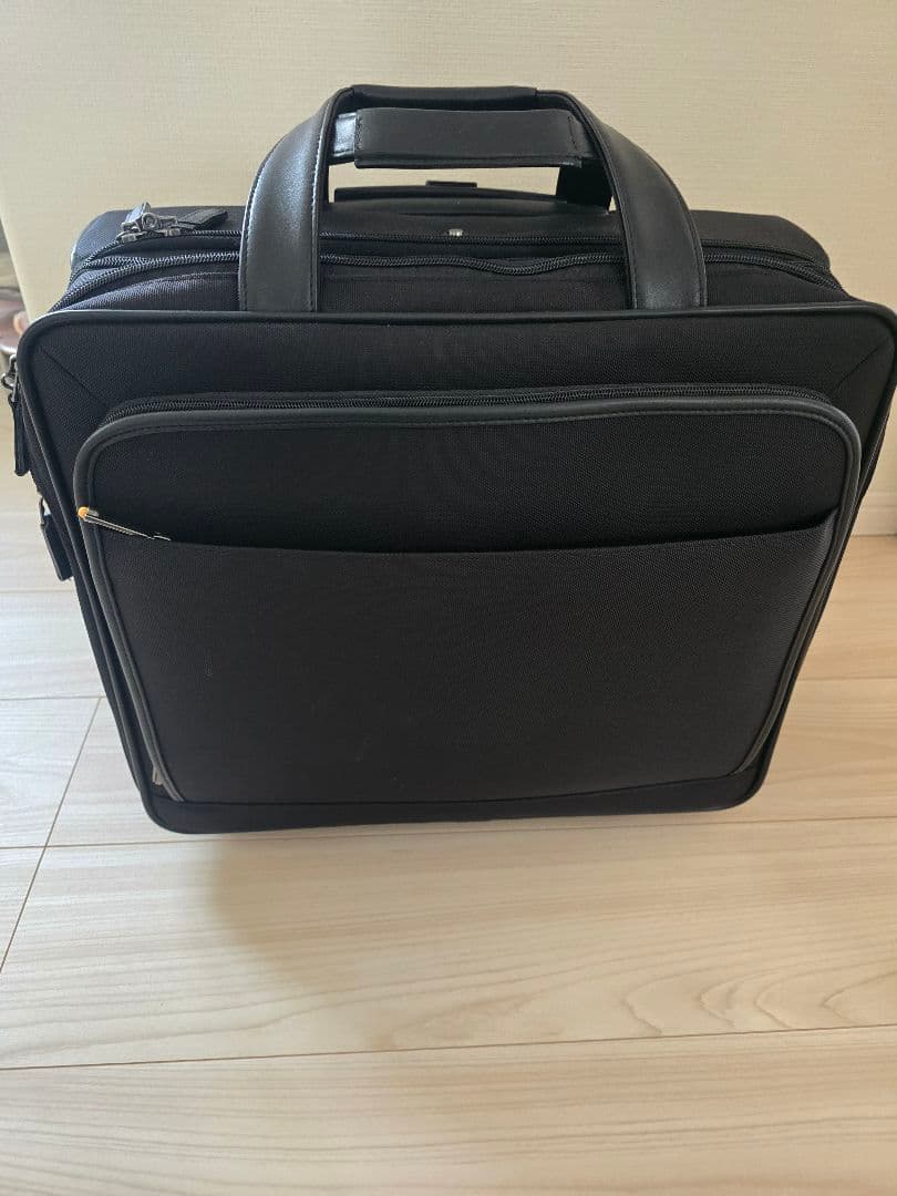 黒のキャリーケース