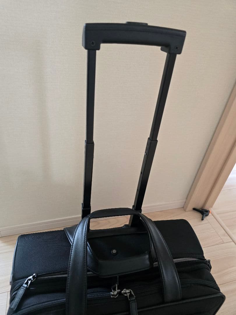 黒のキャリーケース