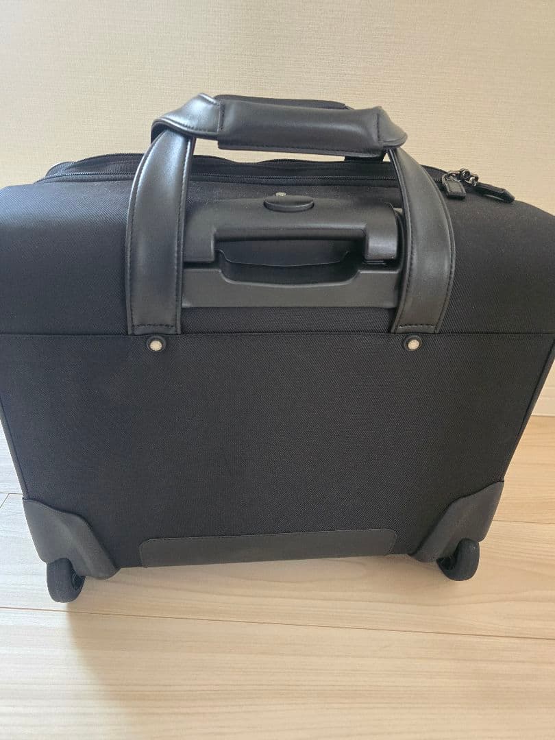 黒のキャリーケース
