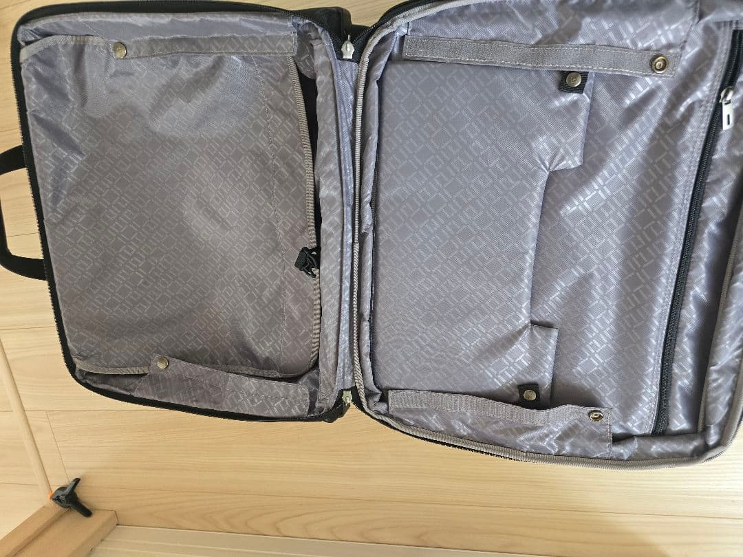 黒のキャリーケース