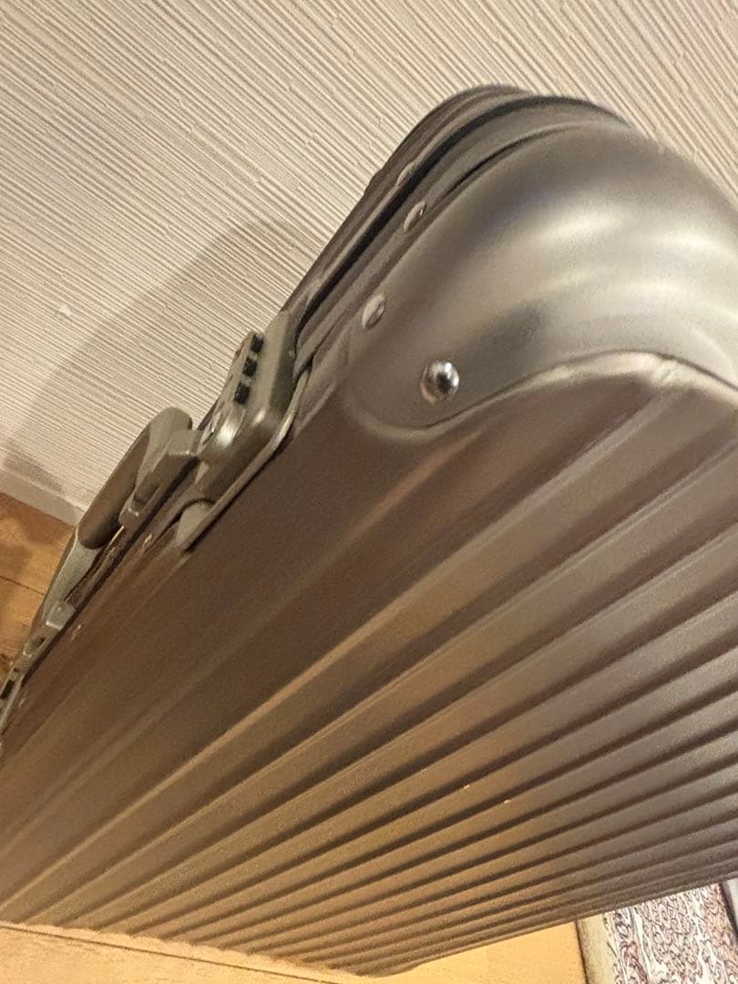 リモワトパーズ　シャンパンゴールド　チタニウム 32L 美品　２輪　RIMOWA