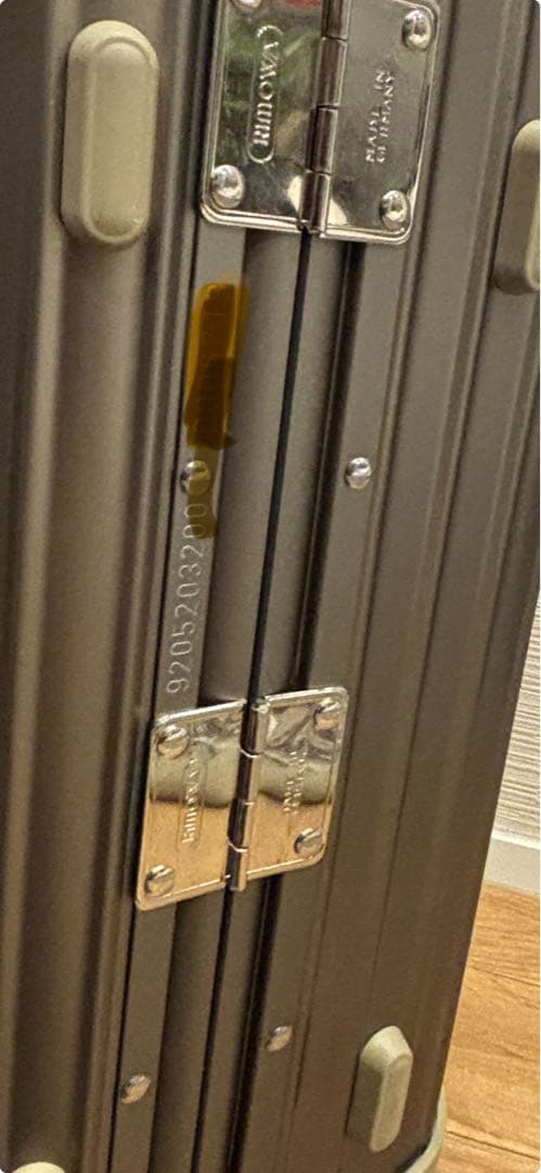 リモワトパーズ　シャンパンゴールド　チタニウム 32L 美品　２輪　RIMOWA