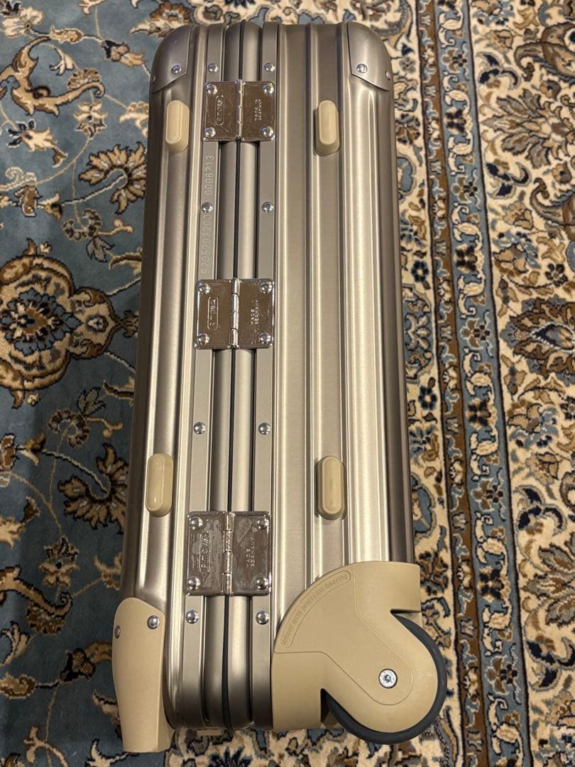 リモワトパーズ　シャンパンゴールド　チタニウム 32L 美品　２輪　RIMOWA