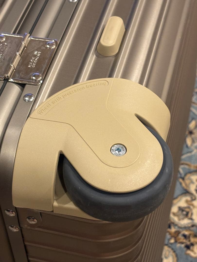 リモワトパーズ　シャンパンゴールド　チタニウム 32L 美品　２輪　RIMOWA