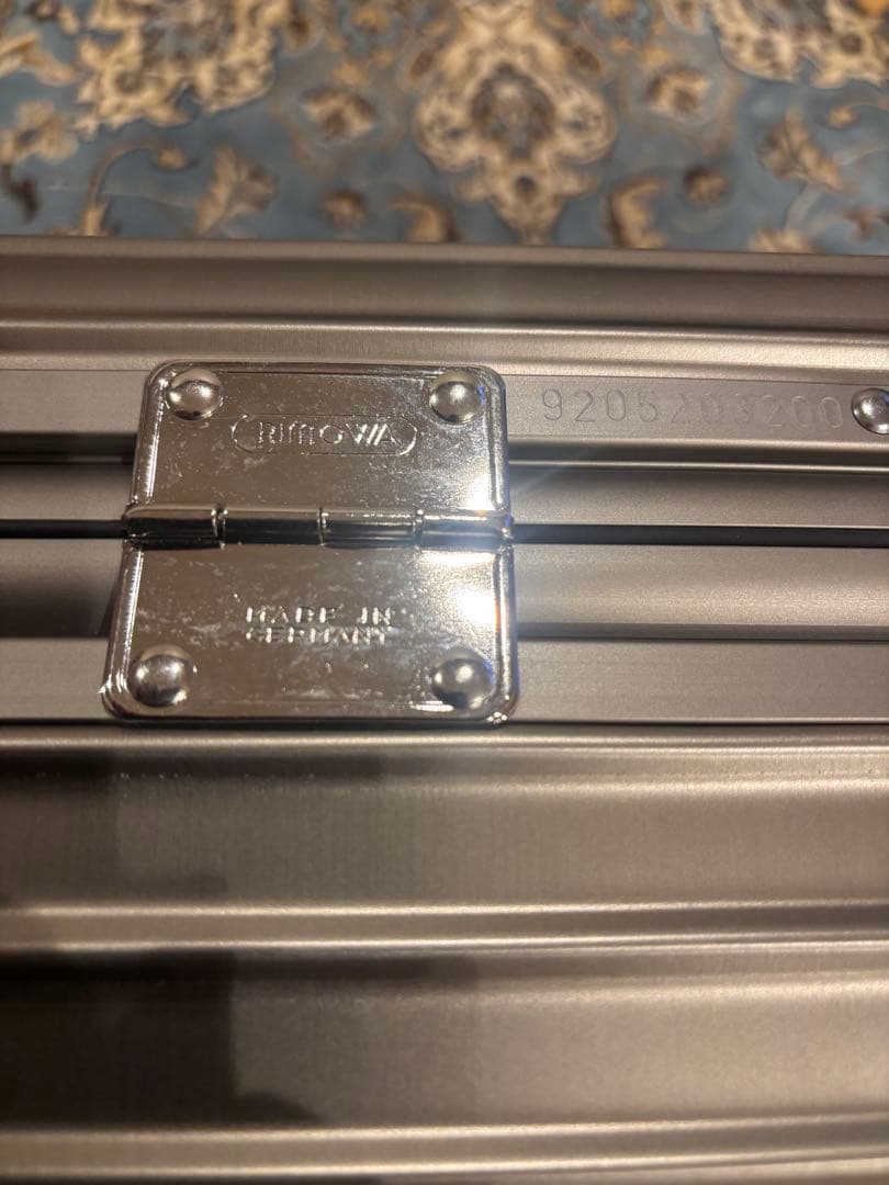 リモワトパーズ　シャンパンゴールド　チタニウム 32L 美品　２輪　RIMOWA