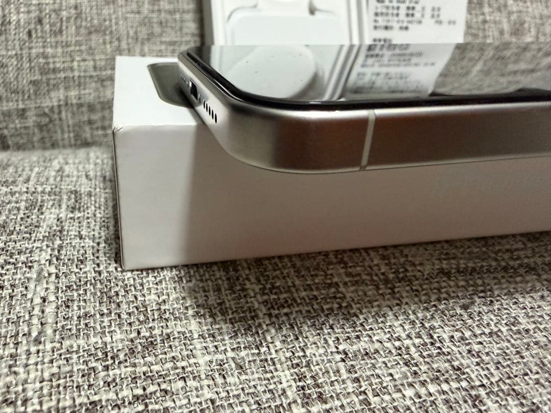 美品　SIMフリー　iPhone15PRO 128GB ホワイトチタニウム