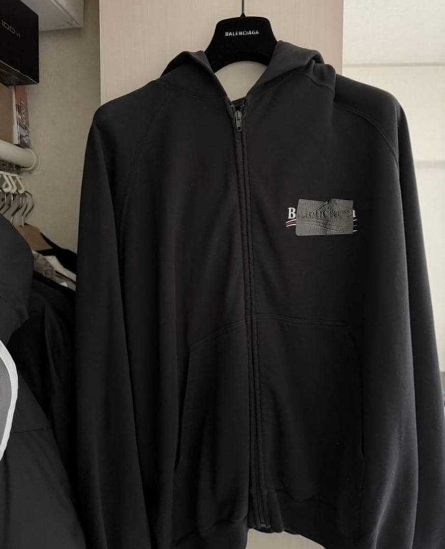 バレンシアガ　ジップアップパーカー