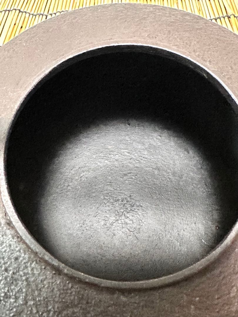 未使用、保管品　岩手県奥州 佐秋鋳造所 佐藤守巨造 真作保証　南部鉄瓶 南部鉄器