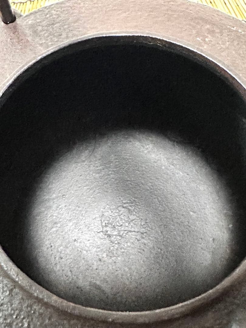 未使用、保管品　岩手県奥州 佐秋鋳造所 佐藤守巨造 真作保証　南部鉄瓶 南部鉄器