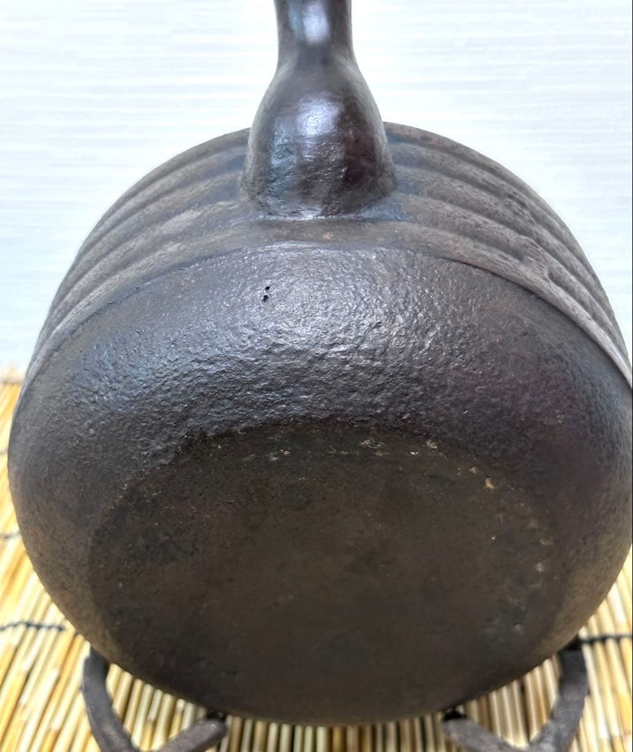 未使用、保管品　岩手県奥州 佐秋鋳造所 佐藤守巨造 真作保証　南部鉄瓶 南部鉄器