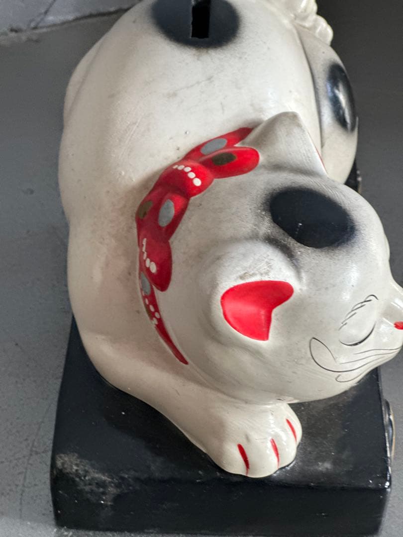 瞬間的お値下げ‼️眠り猫　白猫の貯金箱 日光山　ヴィンテージ