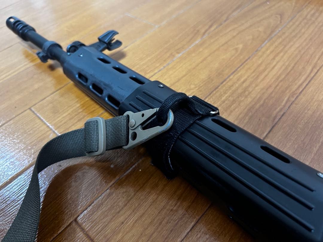 89式小銃用スリングアダプター（色比較用）