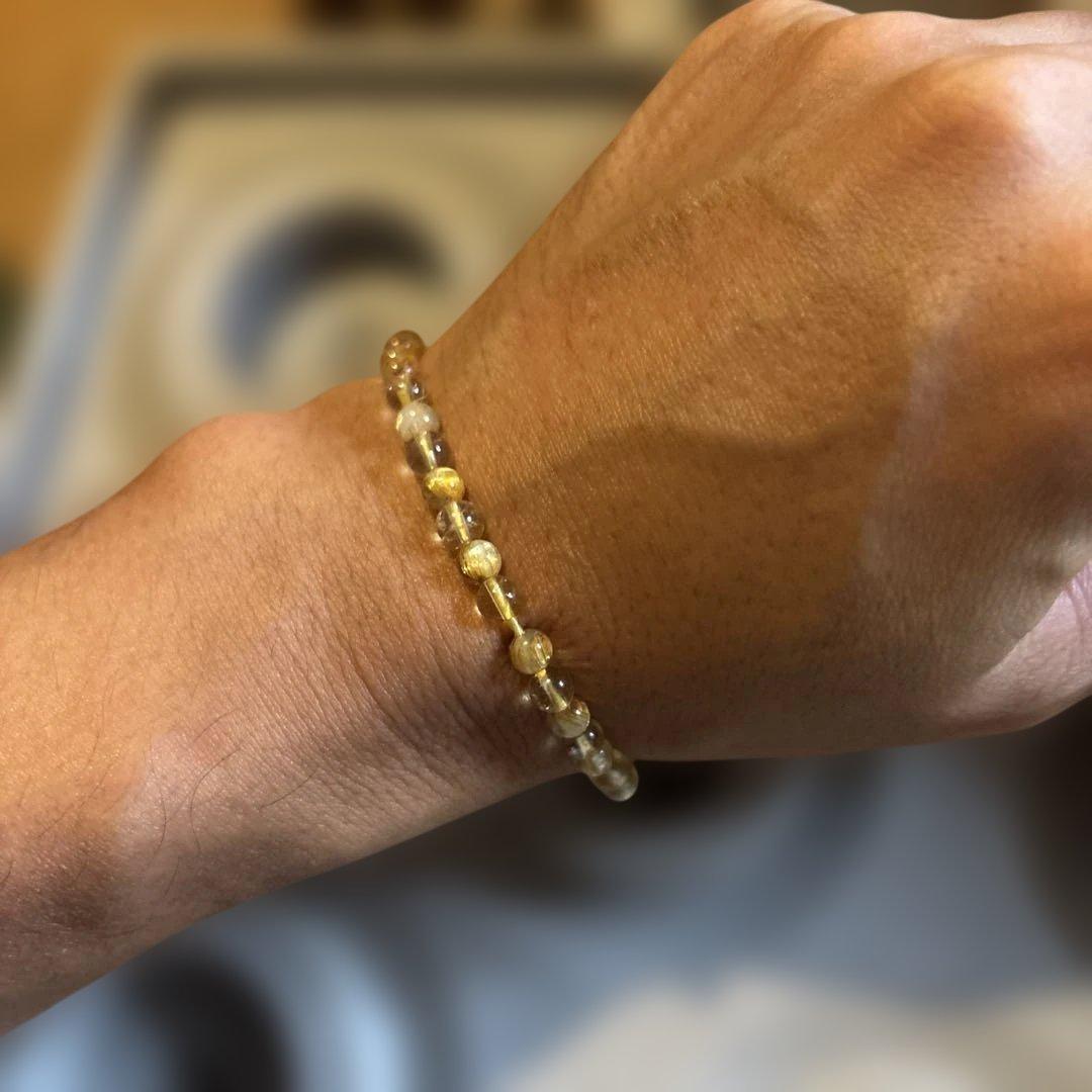 これは！小さなルチルとシトリンの綺麗なかわいいパワーストーンたん！