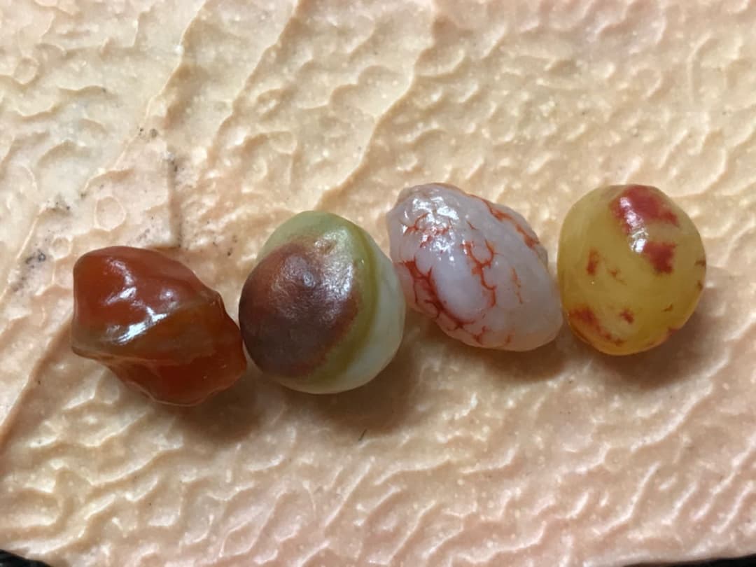 ゴビ石−574 ゴビ瑪瑙　原石　地表　血脈