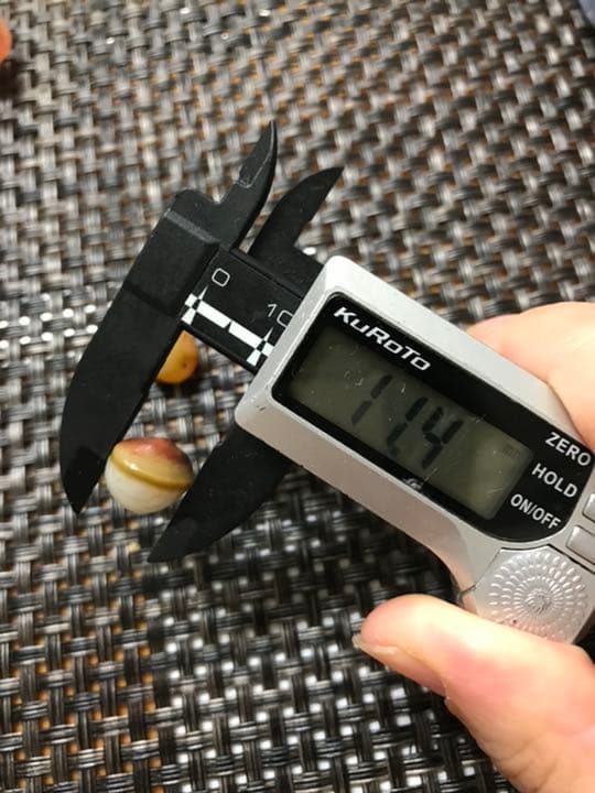 ゴビ石−574 ゴビ瑪瑙　原石　地表　血脈