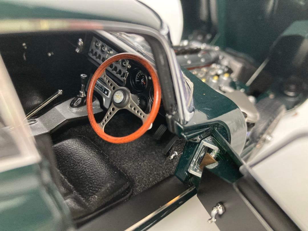 AUTOart JAGUAR E-TYPE ダイキャストモデル