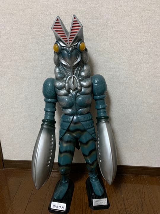 特大リアルバルタン星人ソフビ フィギュア台座付き