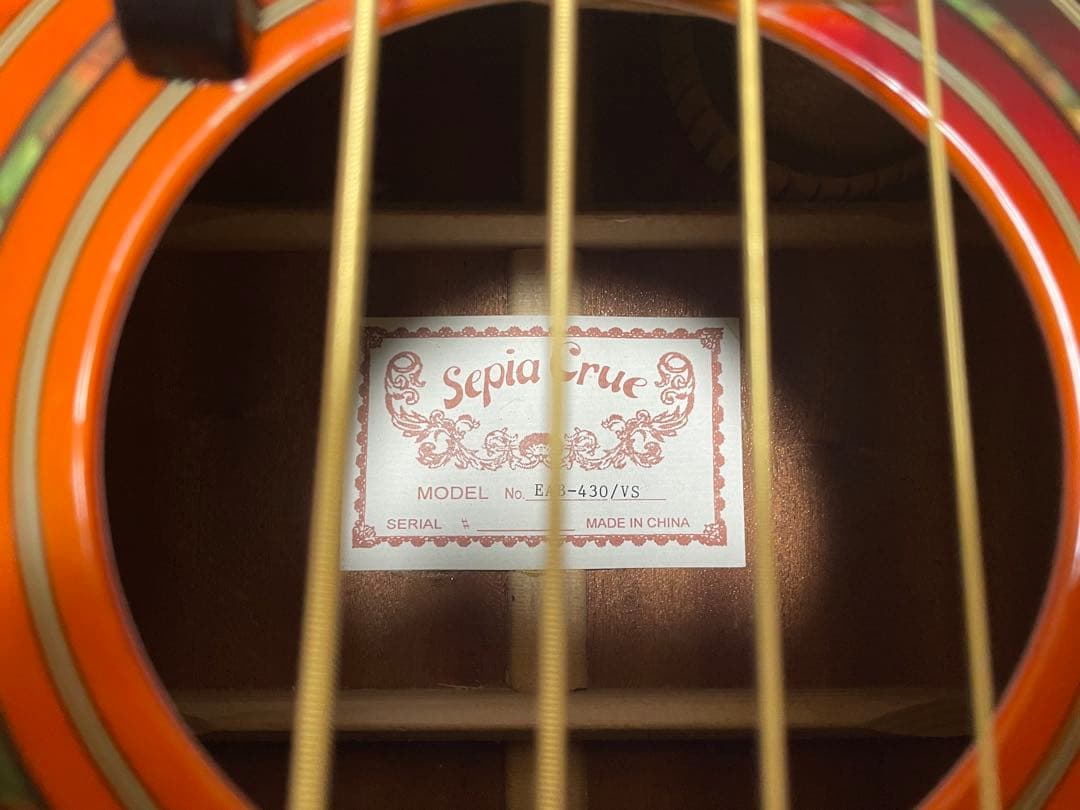 Sepia Crueアコースティックベース サンバースト