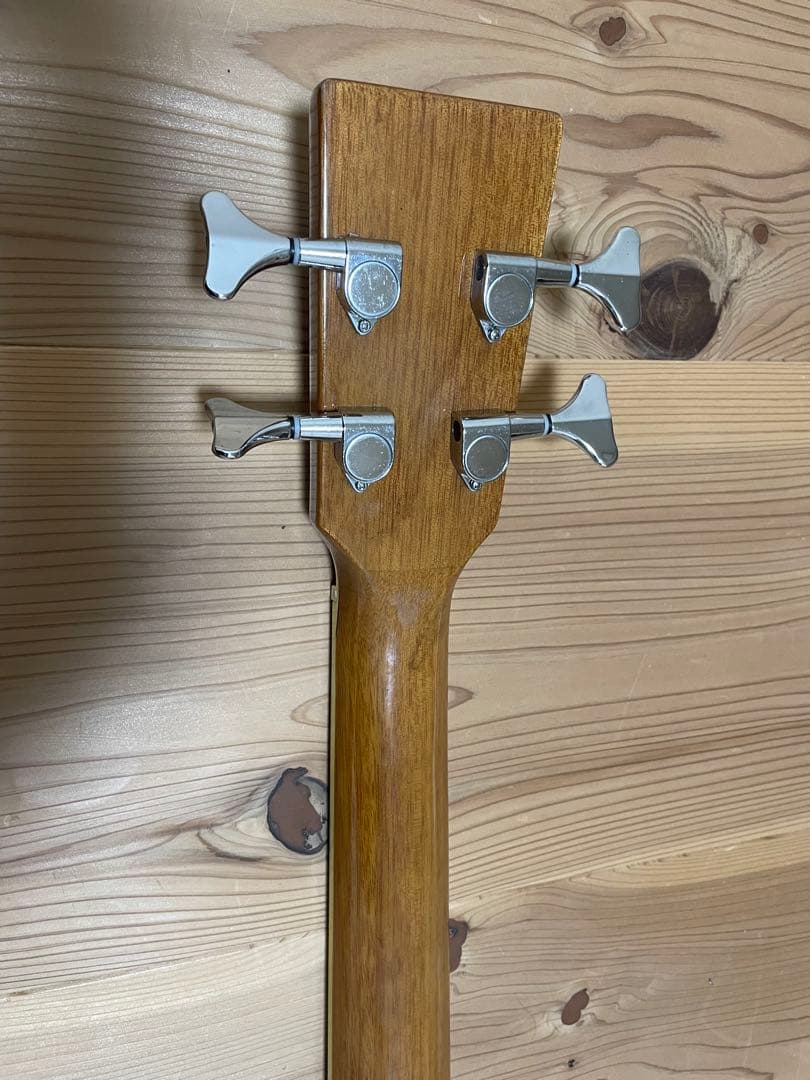 Sepia Crueアコースティックベース サンバースト