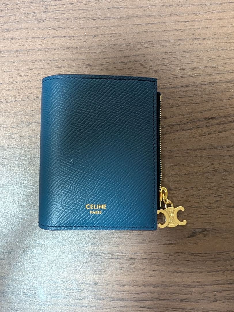 セリーヌコンパクトウォレットトリオンフチャームグレインドカーフスキン財布