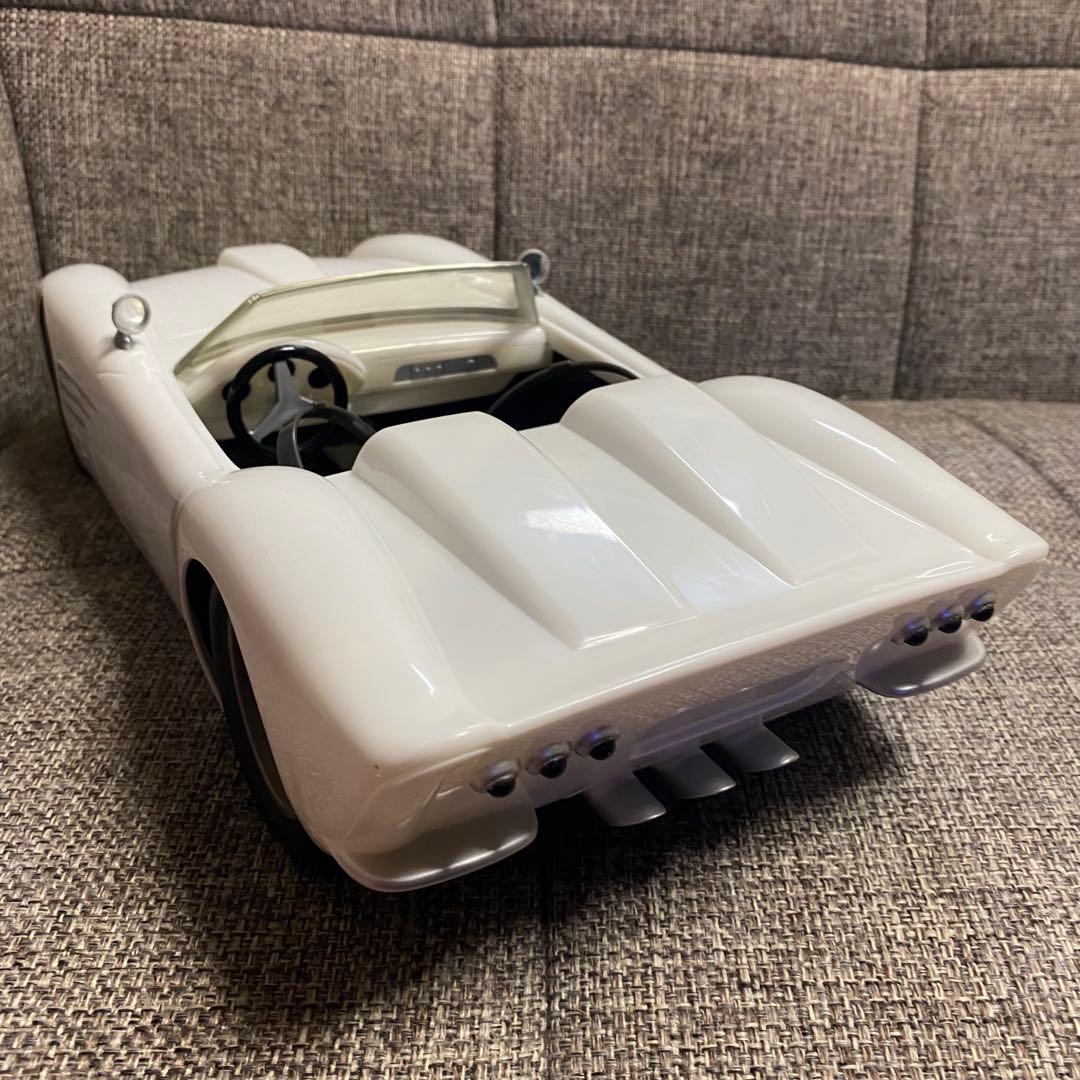 ホワイトオープンカー 2人乗り　日本未発売　bratz 廃版 スポーツカー