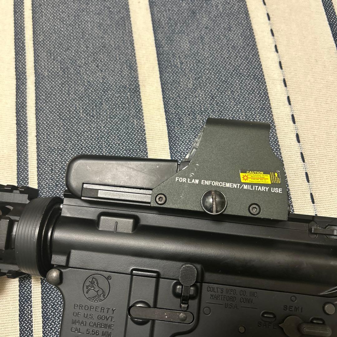 次世代電動ガン M4(バッテリー/充電器/ドットサイト付き)