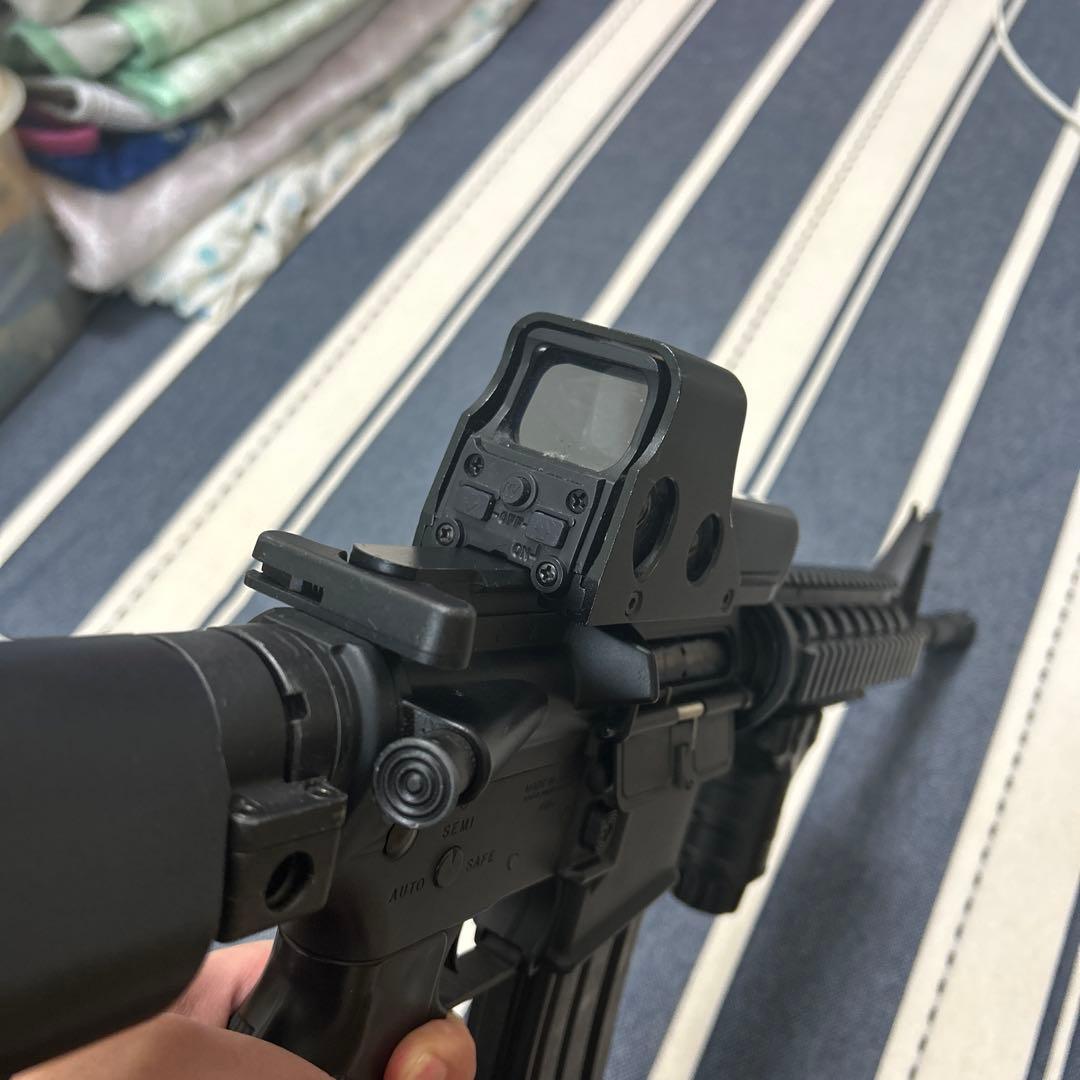 次世代電動ガン M4(バッテリー/充電器/ドットサイト付き)