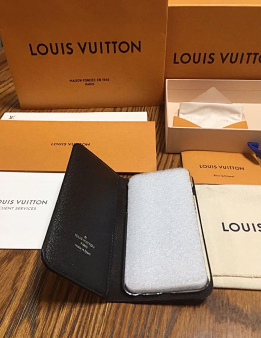 LOUIS VUITTON ルイヴィトン　スマホケース
