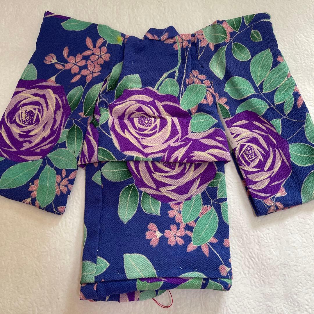 248256 人形の着物　古布縮緬　珍しい薔薇柄　6号