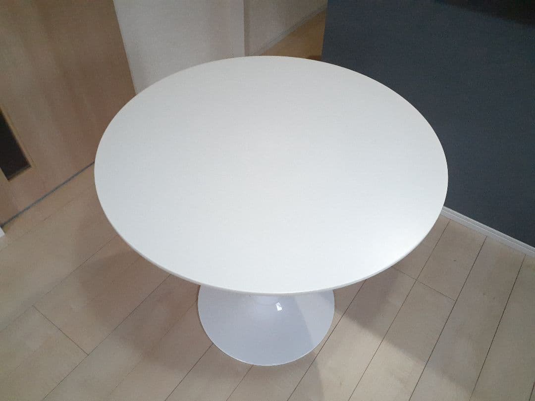 ダイニングテーブル　チューリップテーブル　エーロサーリネン