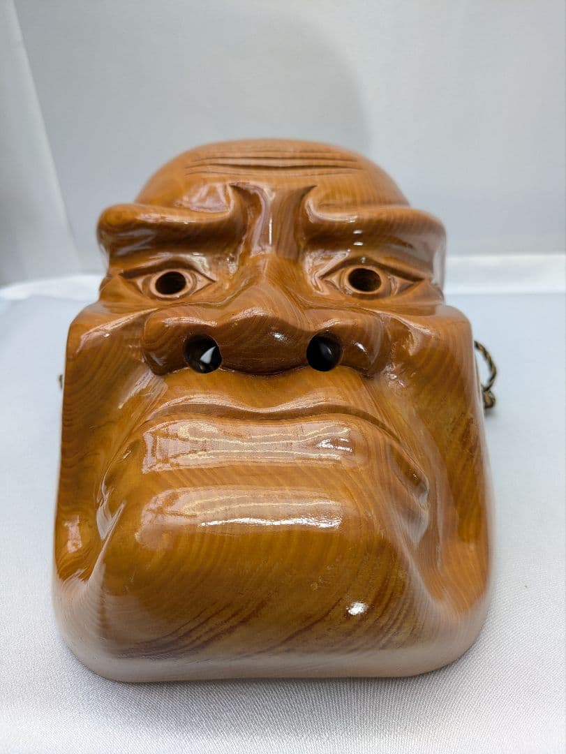 ☆b428、能面 　おおべしみ 木彫 木製 茶色 能面 装飾用