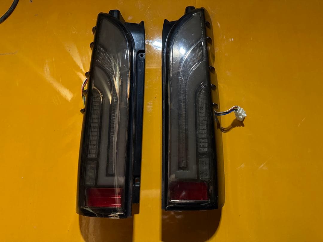 年末SALE ハイエース 200系 テールランプ 社外品