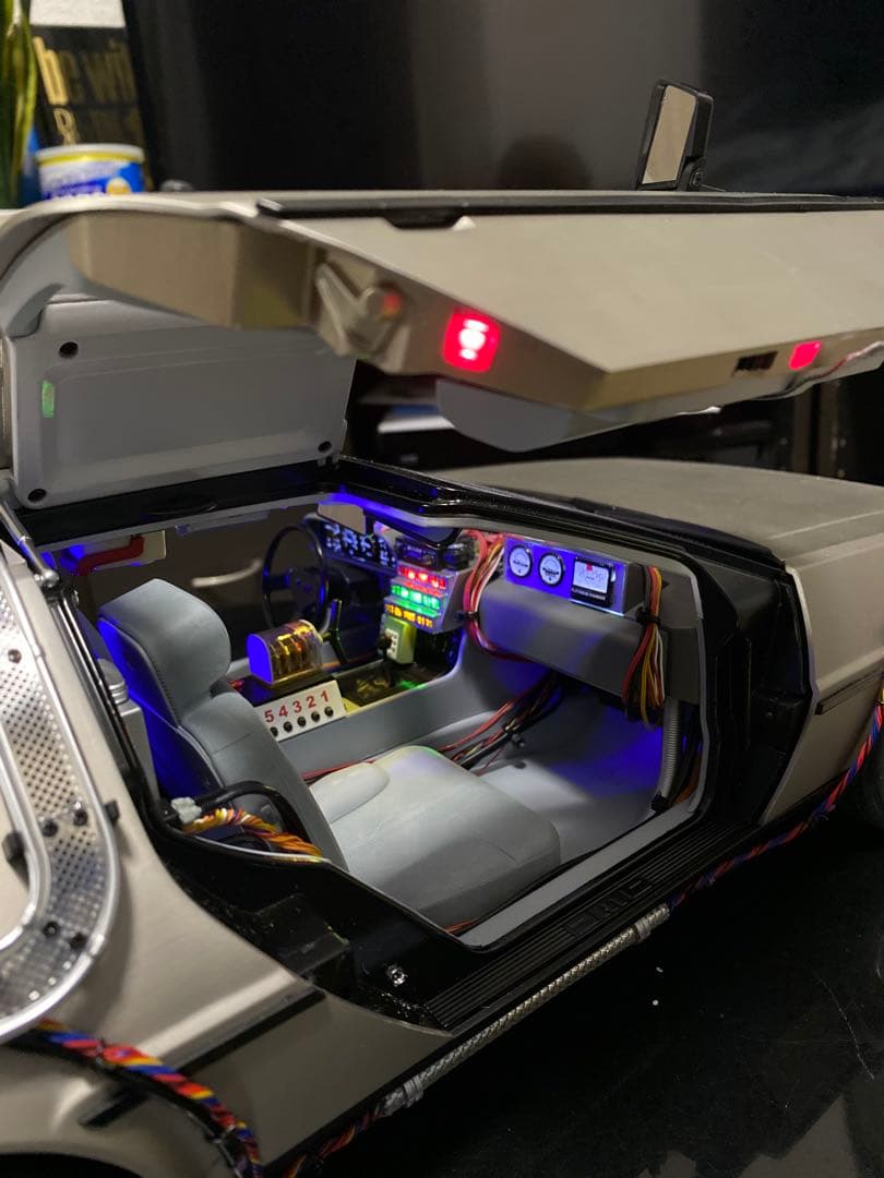 デロリアン ミニカー 1/18 LEDライト付き ディアゴスティーニ完成品